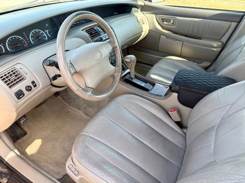Used 2000 Toyota Avalon XLS image 9