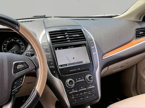 Used 2018 Lincoln MKC Select w/ Select Plus Package FWD image 9
