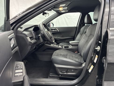 Used 2023 Mitsubishi Outlander SE Black Edition AWD/4WD image 12