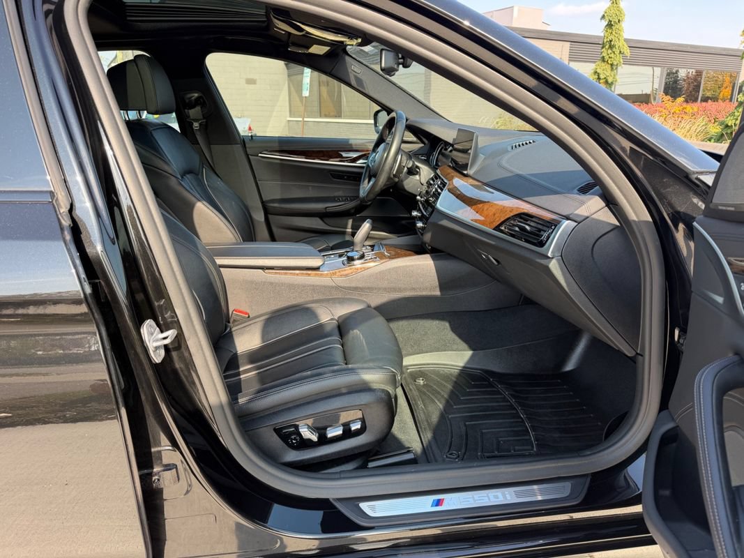 Used 2018 BMW M550i xDrive AWD/4WD image 34