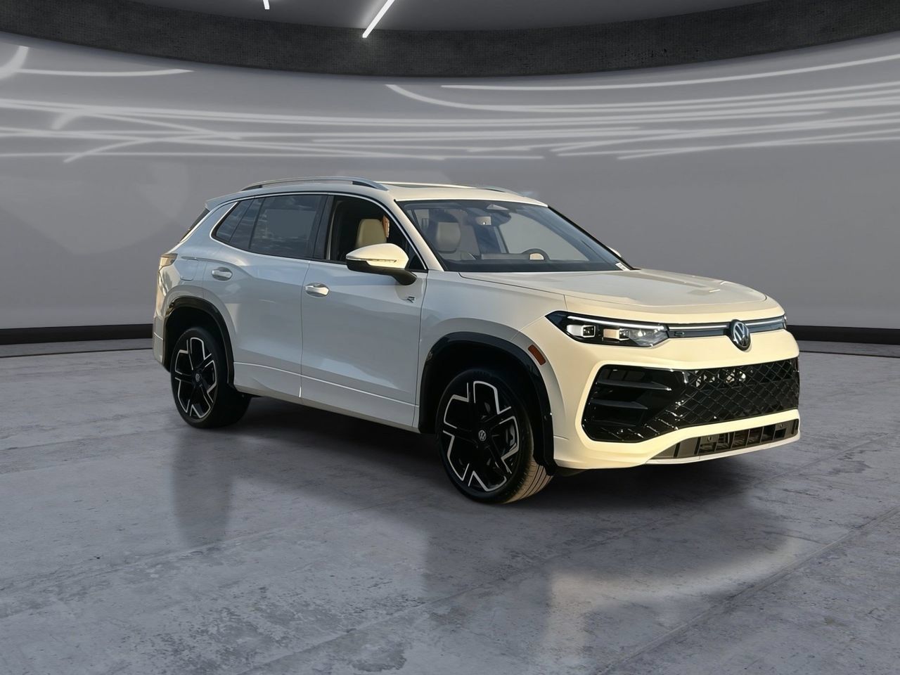 New 2026 Volkswagen Tiguan SEL R-Line AWD/4WD image 2