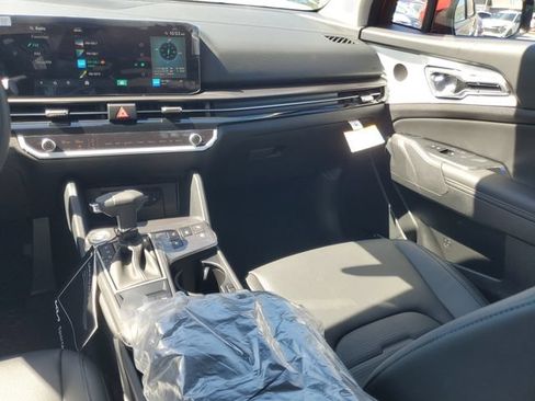 Certified 2026 Kia Sportage SX FWD image 11