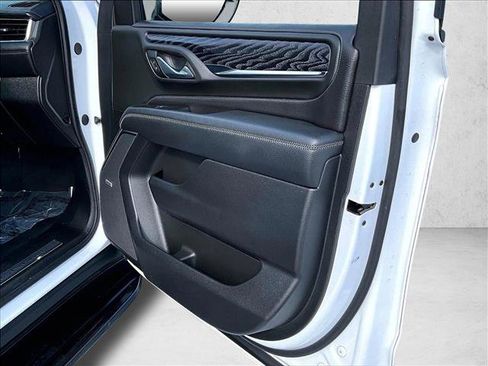 Used 2024 GMC Yukon XL Denali w/ Advanced Technology Package image 19