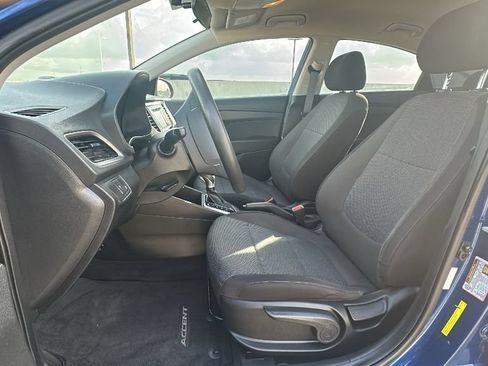 Used 2019 Hyundai Accent SE FWD image 4