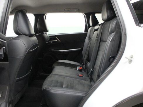 Used 2022 Mitsubishi Outlander SE image 28