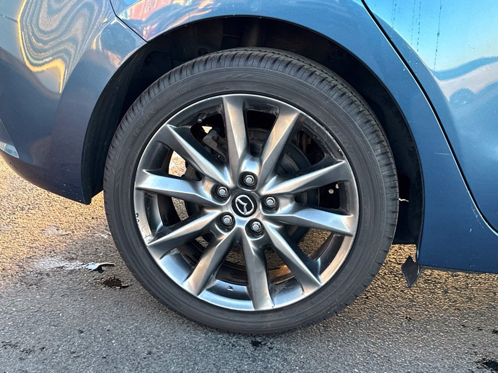 Used 2018 MAZDA MAZDA3 Grand Touring w/ Premium Equipment Package FWD image 9
