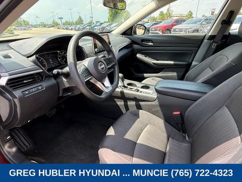 Used 2025 Nissan Altima 2.5 SV AWD/4WD image 16