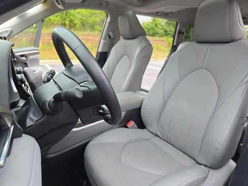 Certified 2025 Toyota Highlander Limited AWD/4WD image 19