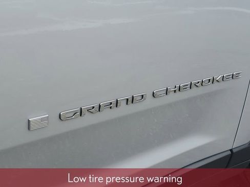 Used 2023 Jeep Grand Cherokee Limited image 7