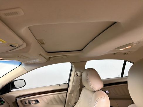 Used 2018 Ford Taurus Limited FWD image 14
