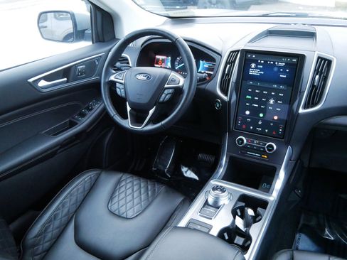 Certified 2024 Ford Edge Titanium image 9