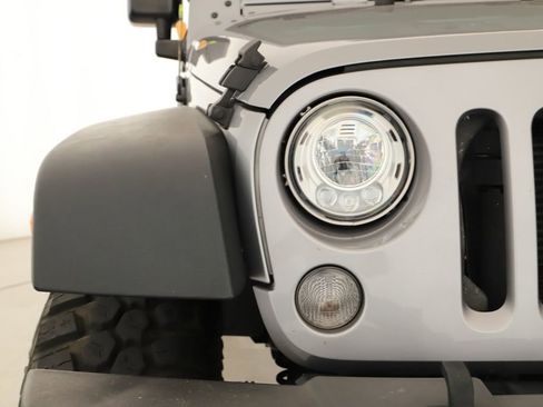 Used 2017 Jeep Wrangler Unlimited Rubicon w/ Max Tow Package AWD/4WD image 35