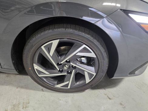 New 2026 Hyundai Elantra Limited FWD image 14
