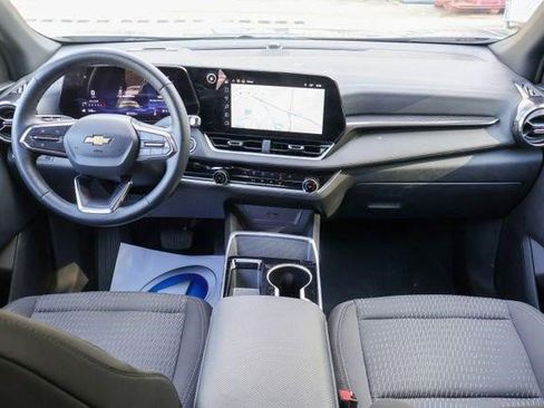 Certified 2025 Chevrolet Equinox LT FWD image 8