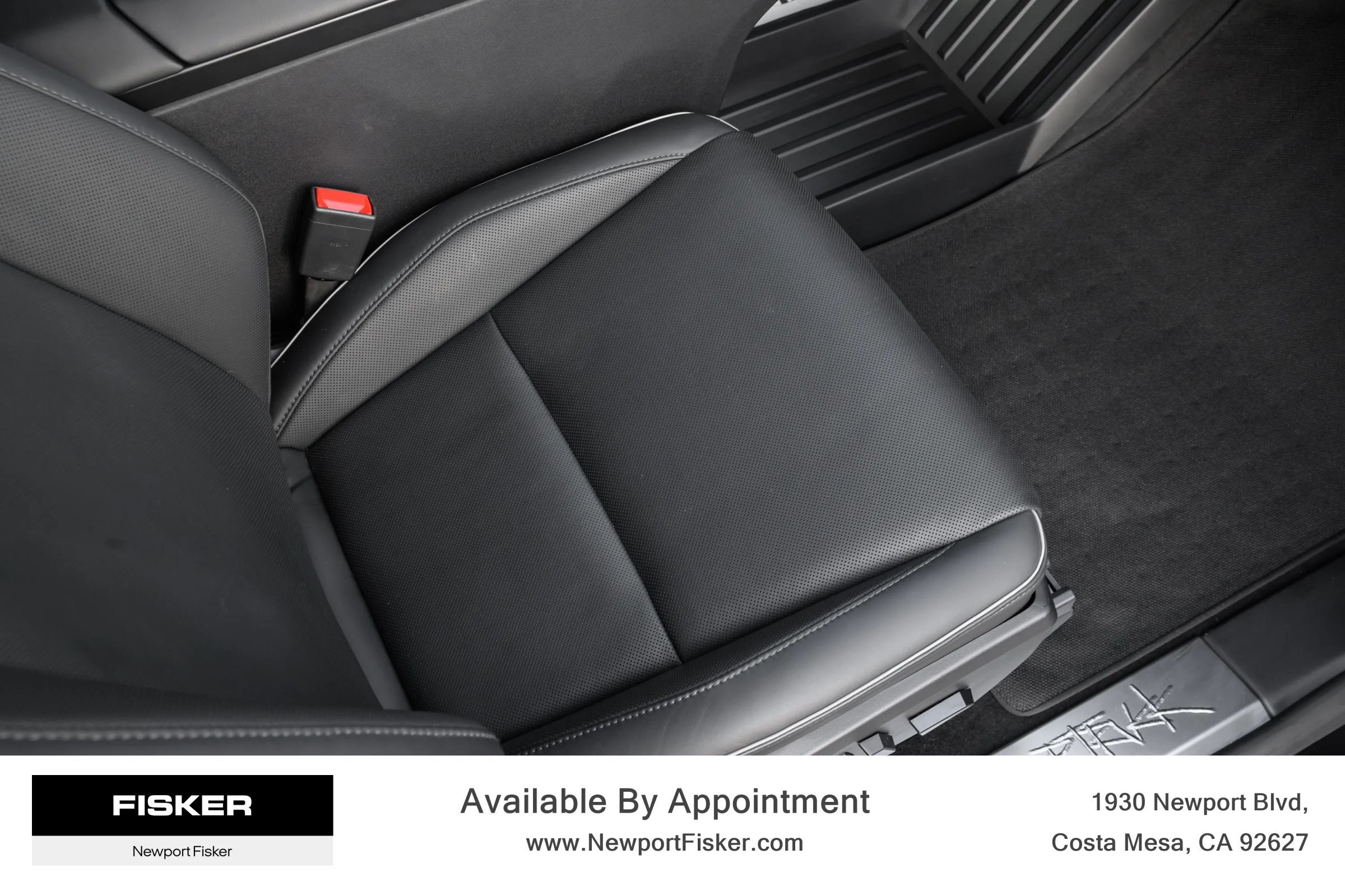 Used 2024 Tesla Cybertruck AWD Crew Cab image 33