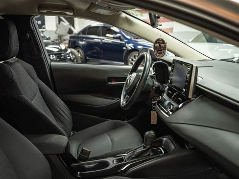 Used 2021 Toyota Corolla LE image 12