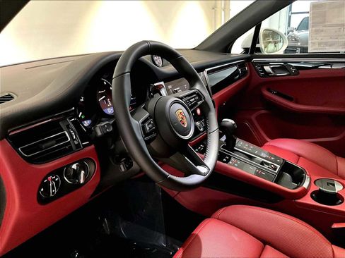 New 2026 Porsche Macan Turbo image 4