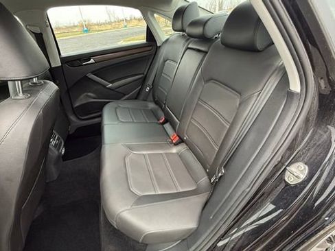 Used 2022 Volkswagen Passat 2.0T image 29