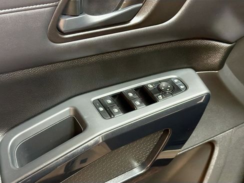 Used 2023 Nissan Pathfinder SV w/ Black Appearance Package image 15