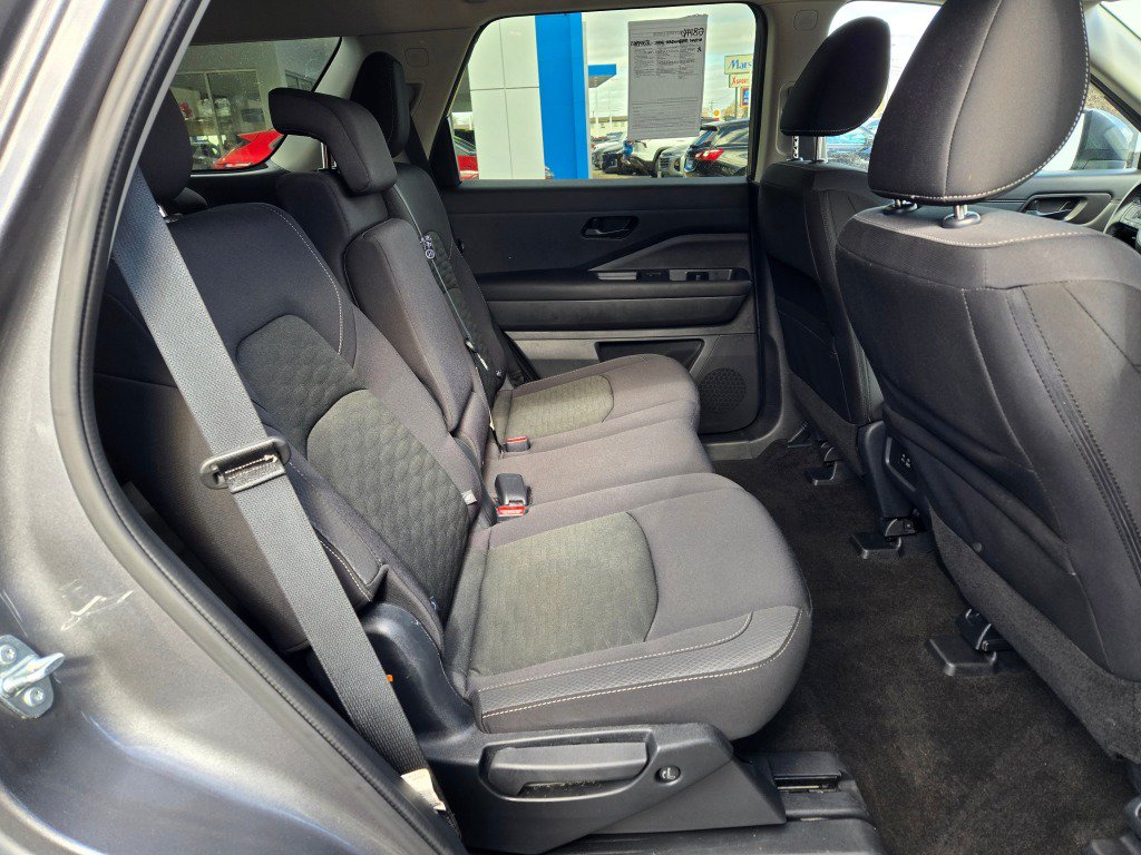Used 2025 Nissan Pathfinder SV AWD/4WD image 11