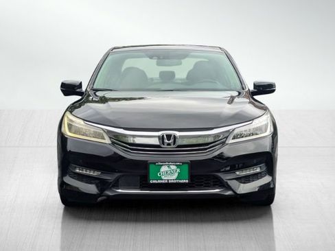 Used 2017 Honda Accord Touring image 2