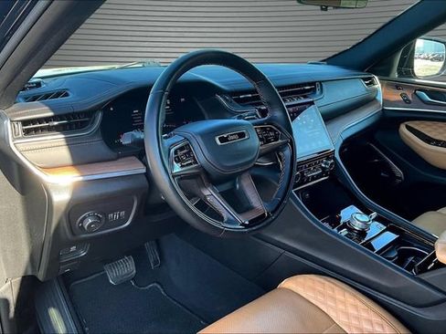 Used 2022 Jeep Grand Cherokee Summit w/ Adv Protech Group IV AWD/4WD image 16