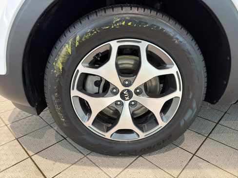 Certified 2021 Kia Telluride EX w/ Towing Package FWD image 9