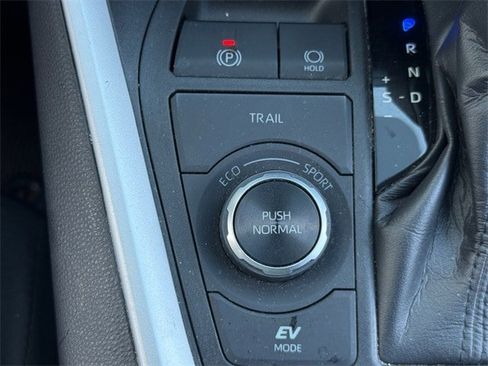 Used 2021 Toyota RAV4 XLE image 21