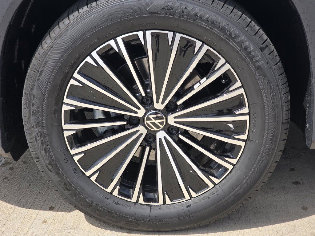 New 2026 Volkswagen Tiguan S FWD image 9