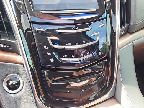 Used 2015 Cadillac Escalade ESV Premium AWD/4WD image 28