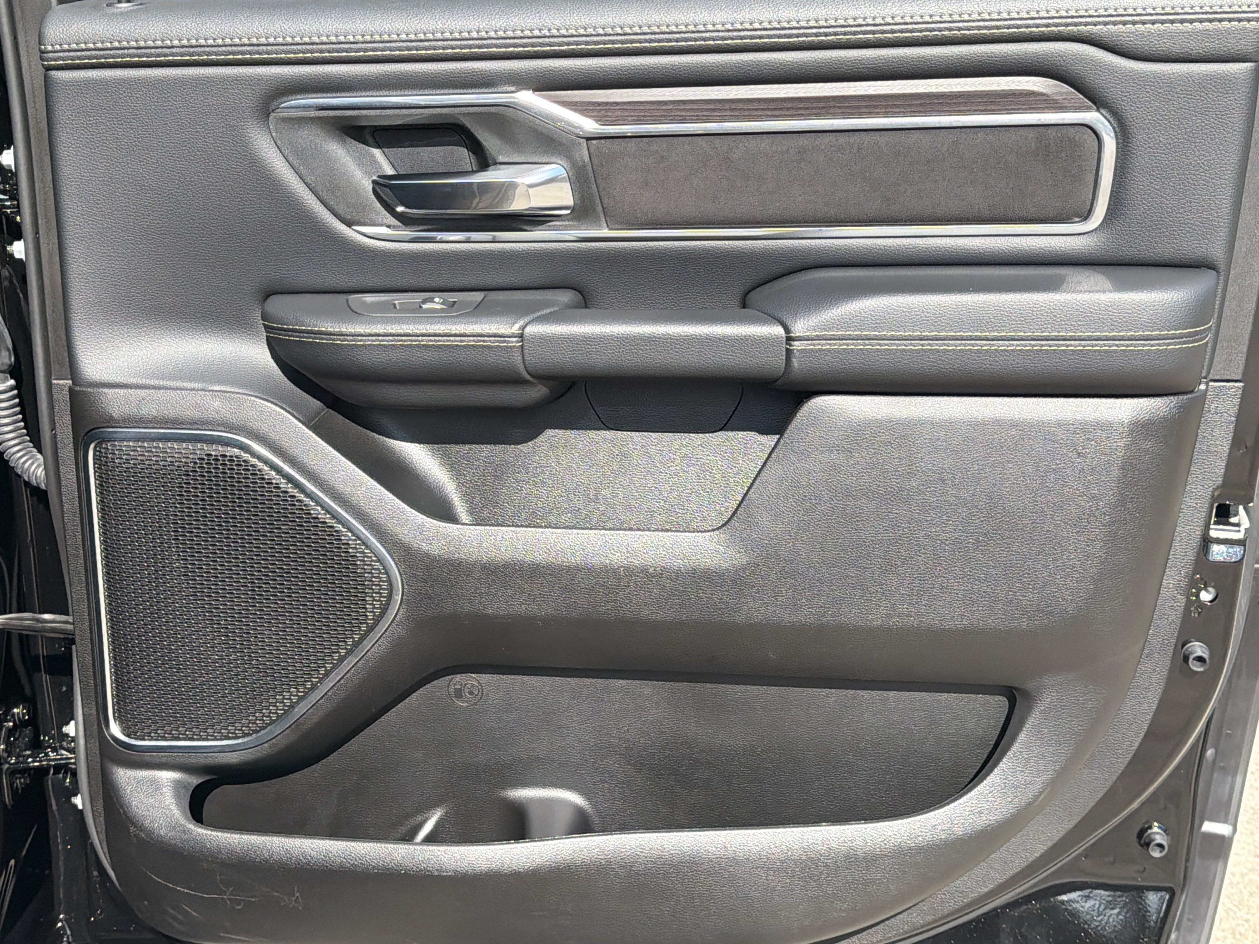 Used 2026 RAM 1500 Laramie AWD/4WD image 16