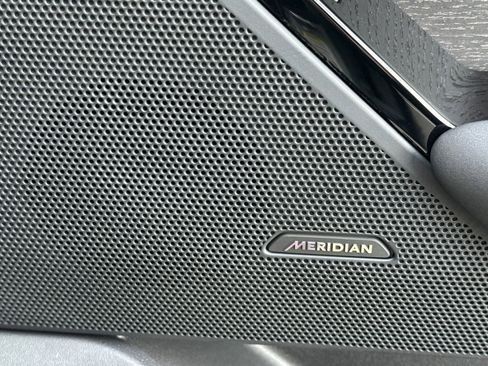 Certified 2025 Land Rover Range Rover Velar Dynamic SE image 20