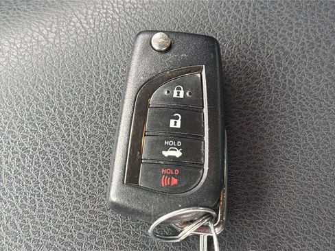 Used 2021 Toyota Camry LE FWD image 33