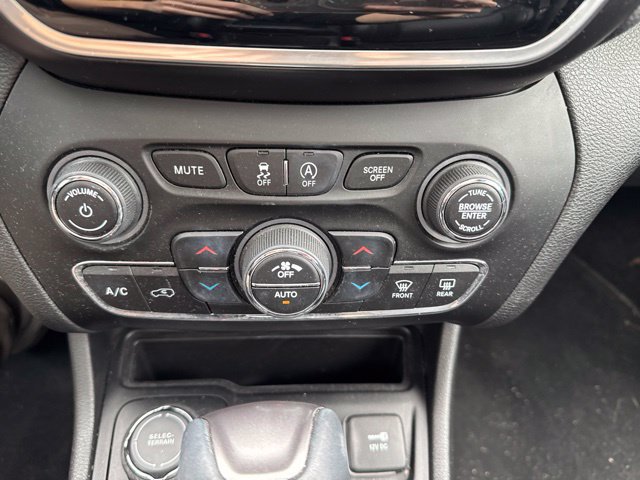 Used 2021 Jeep Cherokee Limited AWD/4WD image 19