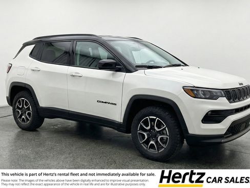 Used 2025 Jeep Compass Trailhawk image 1