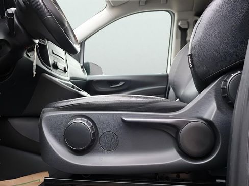 Used 2023 Mercedes-Benz Metris Passenger image 35