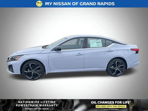 New 2026 Nissan Altima 2.5 SR AWD/4WD image 2