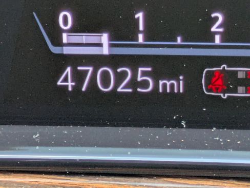 Used 2022 Cadillac Escalade Luxury image 23