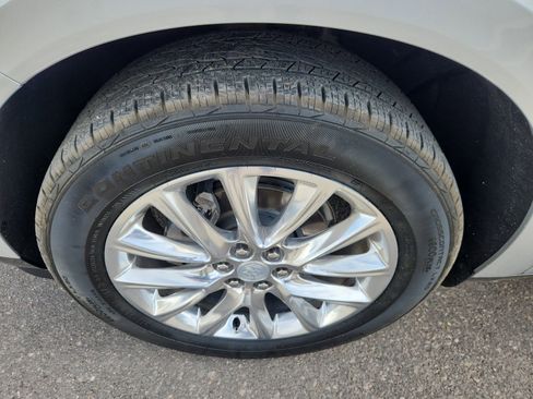 Used 2020 Buick Enclave Premium w/ Sun and Sites Package image 17