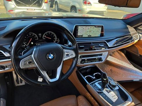 Used 2019 BMW 750i w/ Executive Package RWD image 12