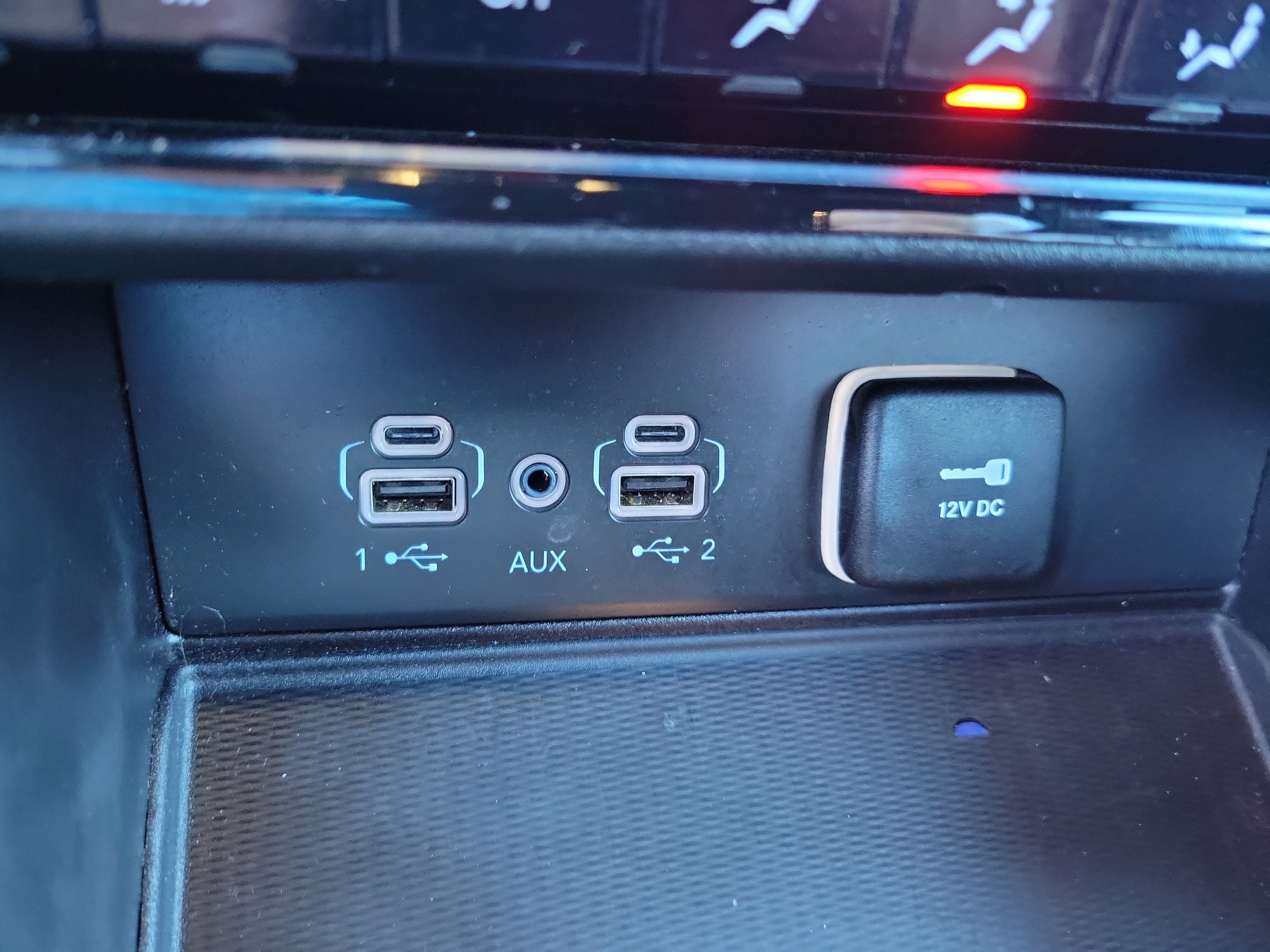 Used 2023 Jeep Grand Cherokee L Altitude AWD/4WD image 17