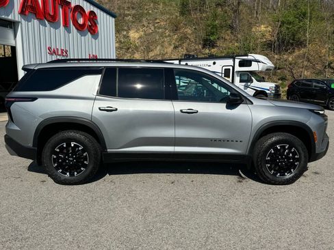 Used 2025 Chevrolet Traverse Z71 w/ Enhanced Driving Package image 8