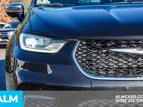 Used 2023 Chrysler Pacifica Limited image 11