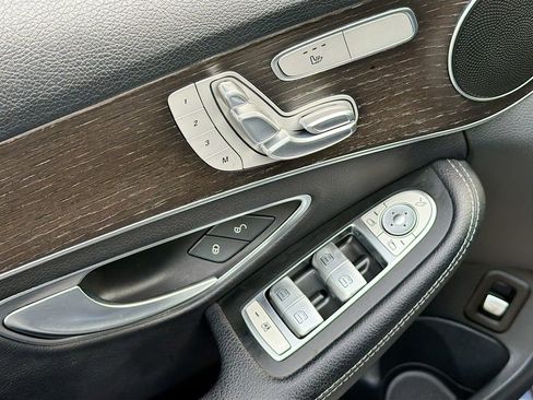 Used 2019 Mercedes-Benz C 300 C 300 image 17