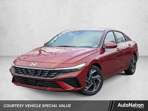 Used 2025 Hyundai Elantra SEL image 1
