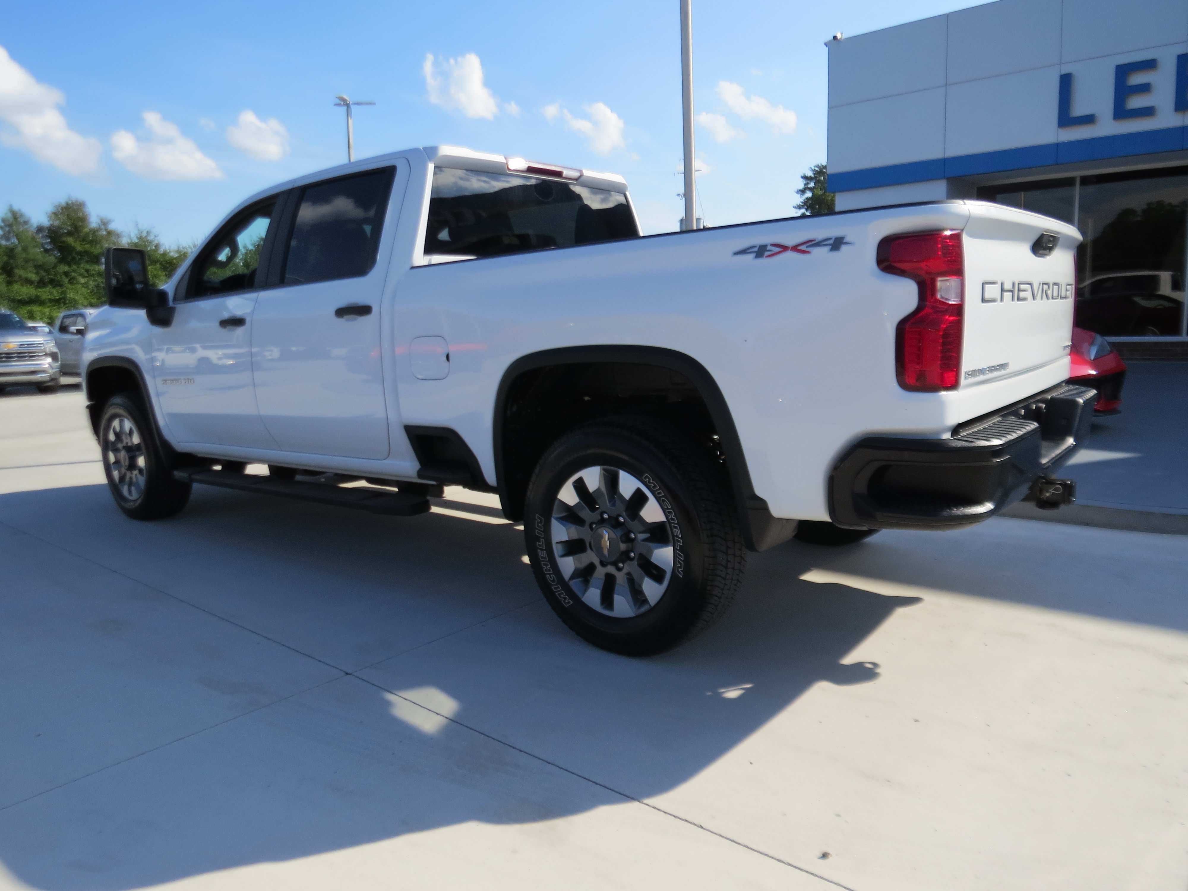 Used 2022 Chevrolet Silverado 2500 Custom w/ Custom Value Package AWD/4WD image 3
