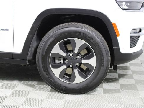Used 2023 Jeep Grand Cherokee 4WD 4xe w/ Luxury Tech Group II image 23