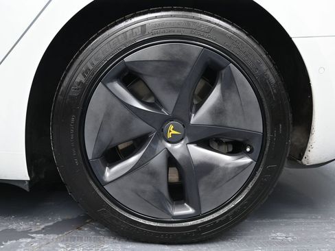 Used 2019 Tesla Model 3 Mid Range image 11