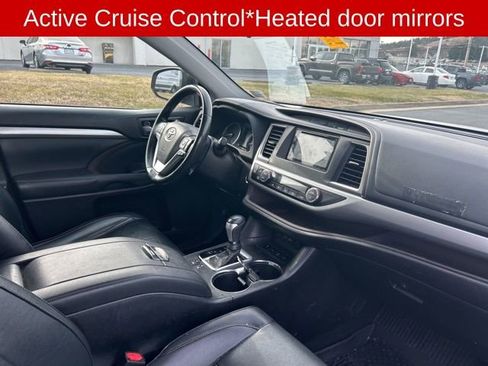 Used 2019 Toyota Highlander XLE image 12