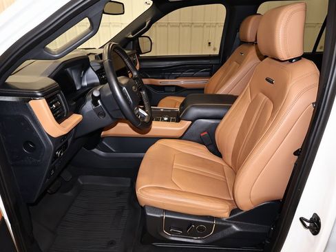 Certified 2024 Ford Expedition Platinum image 13